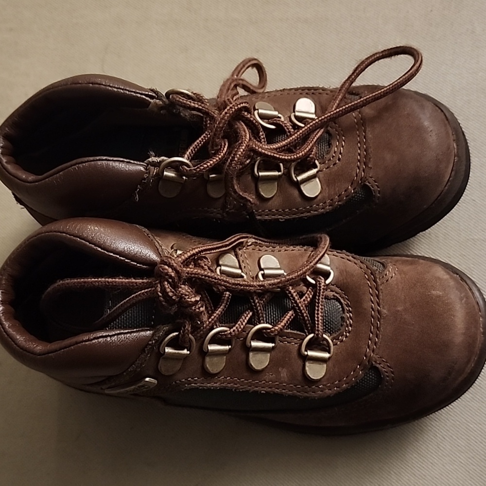 Boys Timberland Field Boot Dark Brown Nubuck gently used